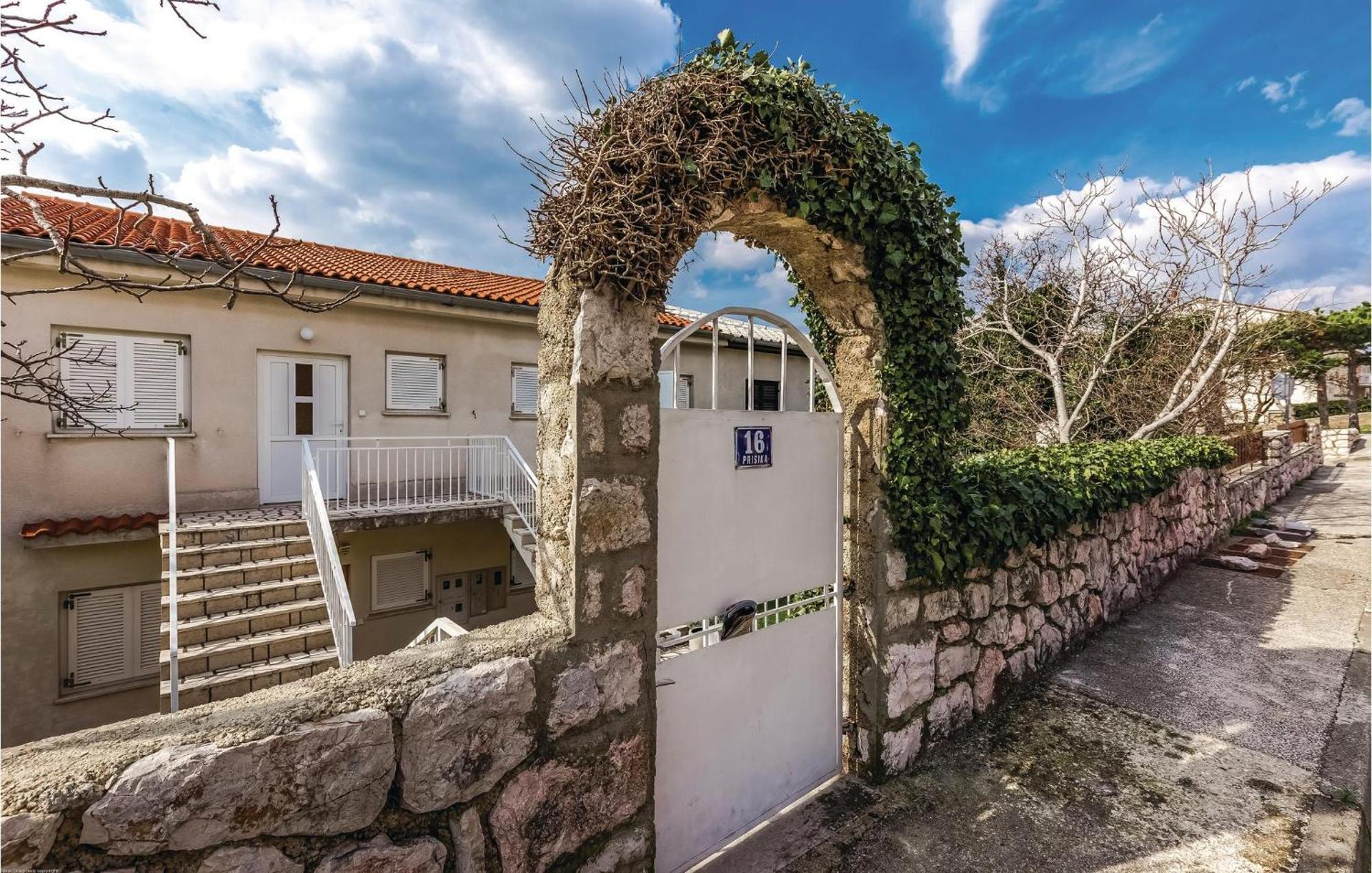 Lovely Apartment In Novi Vinodolski With Wifi Esterno foto