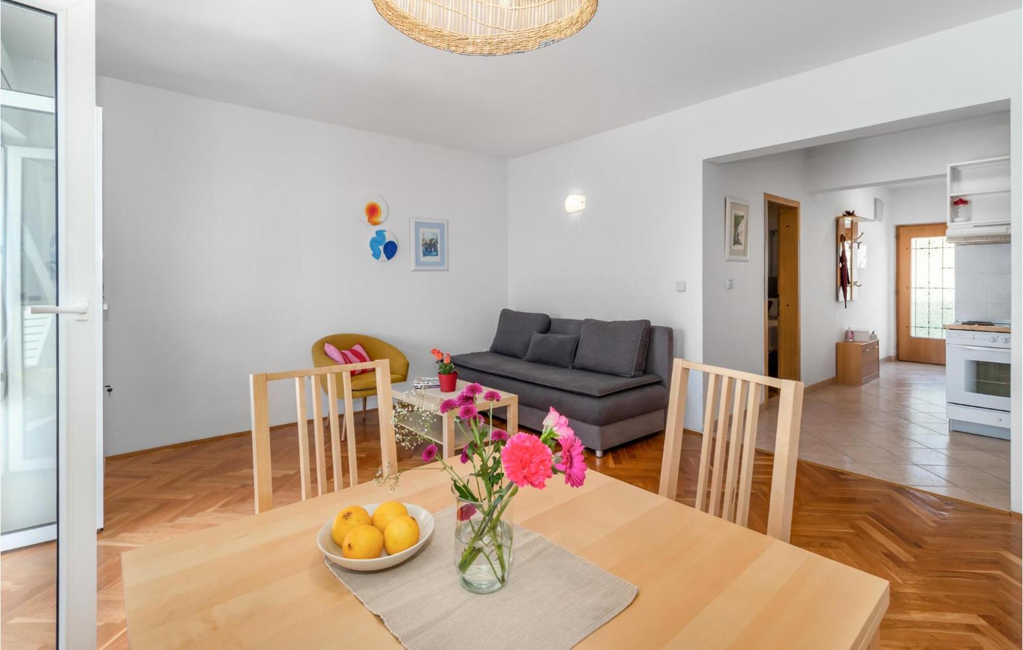 Lovely Apartment In Novi Vinodolski With Wifi Esterno foto