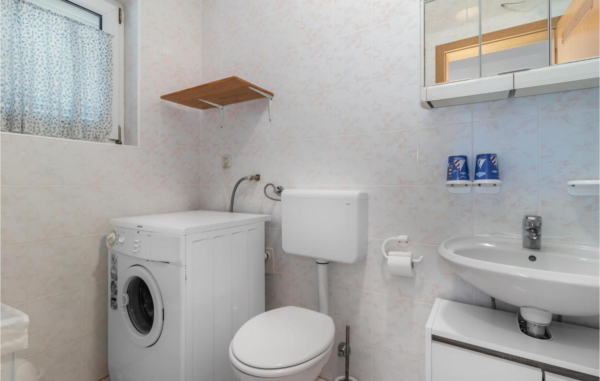 Lovely Apartment In Novi Vinodolski With Wifi Esterno foto